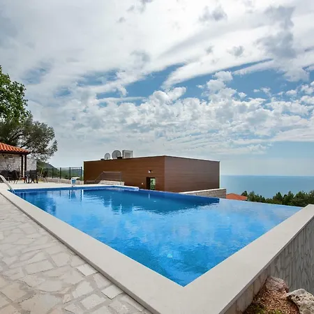 Adria Lux Sveti Stefan Апартаменти
