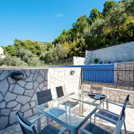 Adria Lux Sveti Stefan Апартаменти Будва